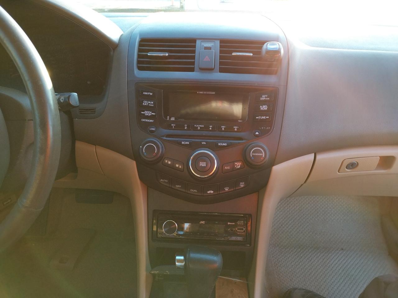 Photo 9 from auction – 2004 HONDA ACCORD EX with VIN 1HGCM66574A077330