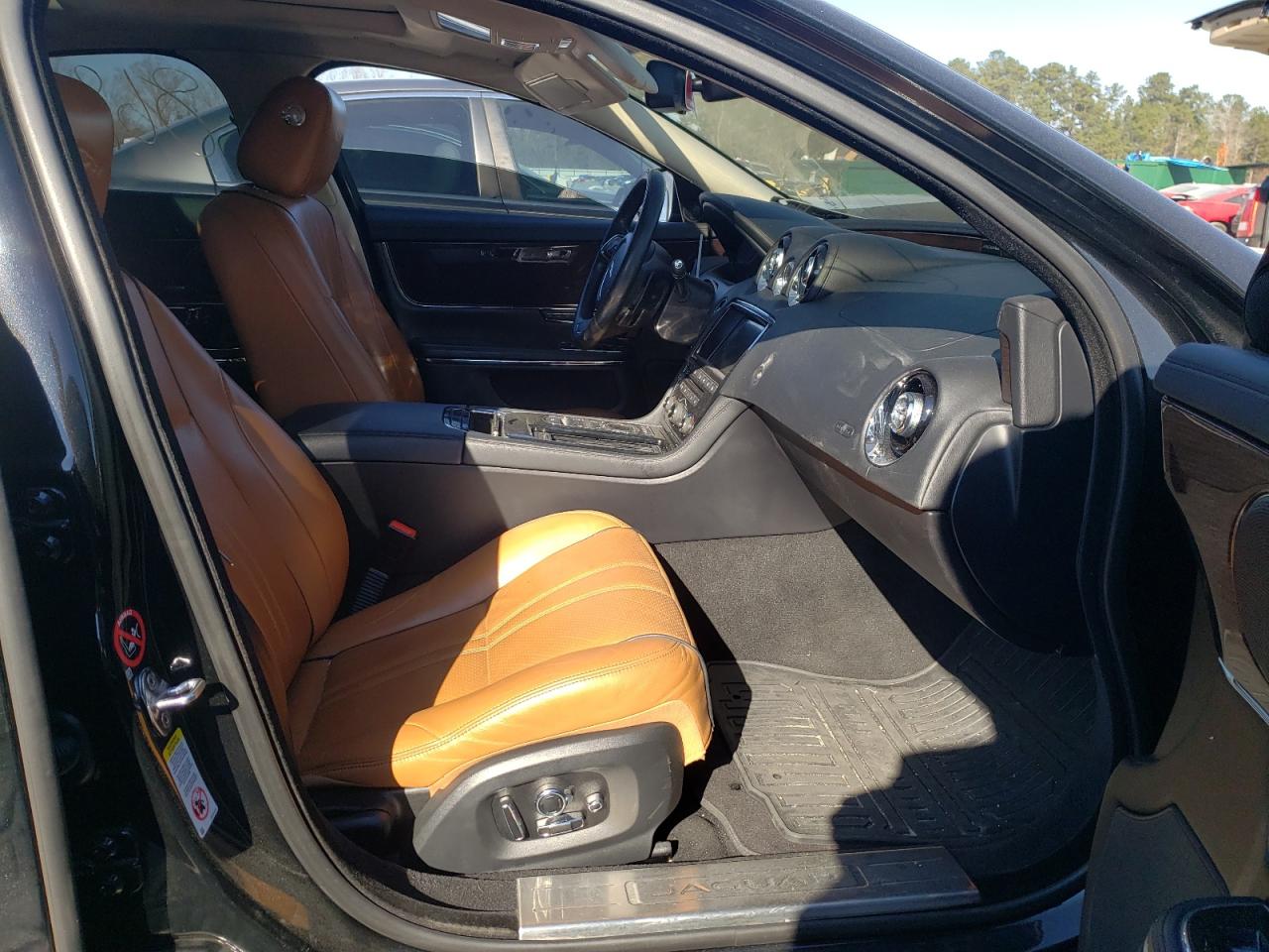 Photo 5 from auction – 2016 JAGUAR XJ SUPERCH with VIN SAJWA1CE7GMV92697