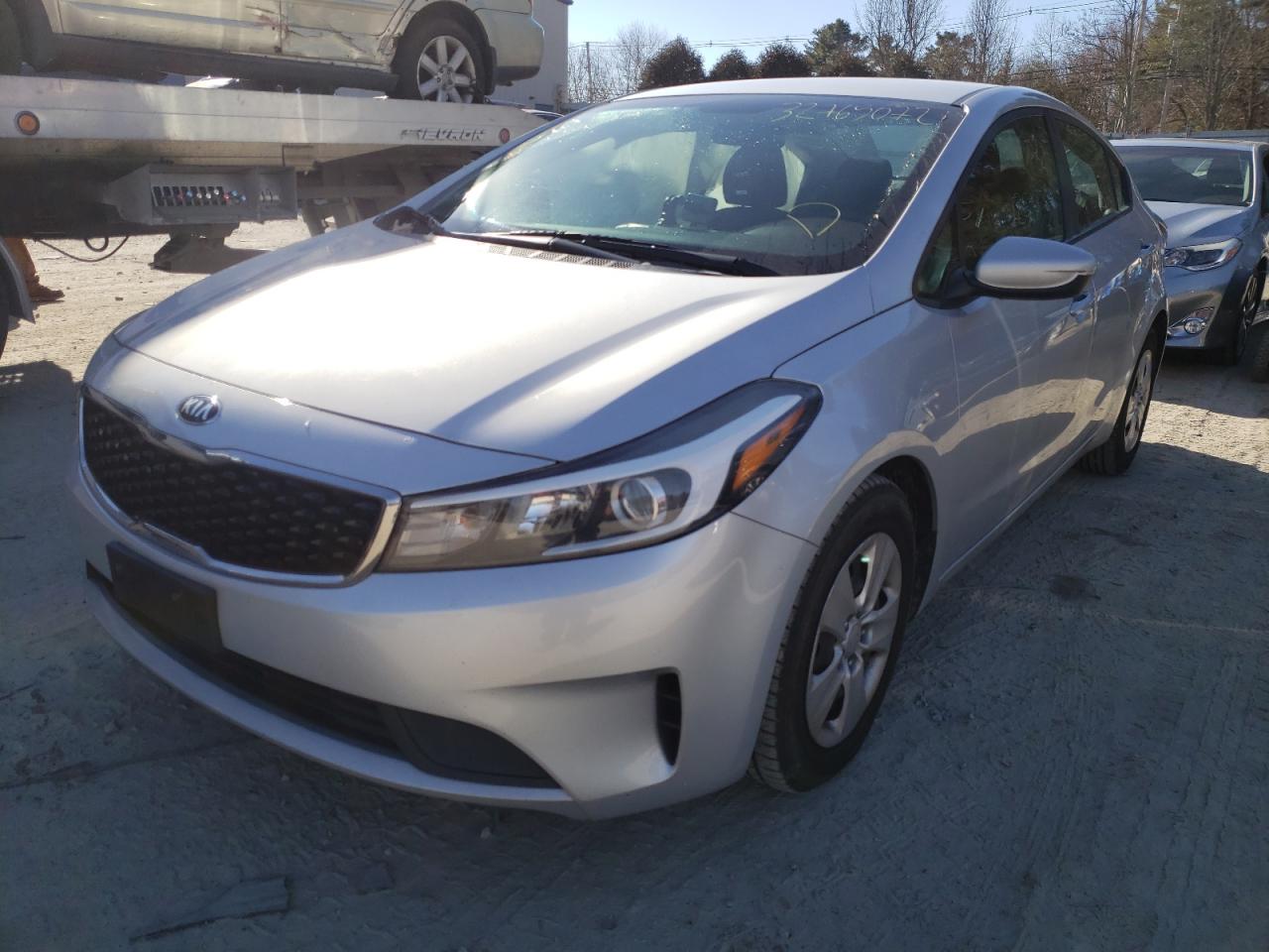 Photo 2 from auction – 2017 KIA FORTE LX with VIN 3KPFK4A71HE030229