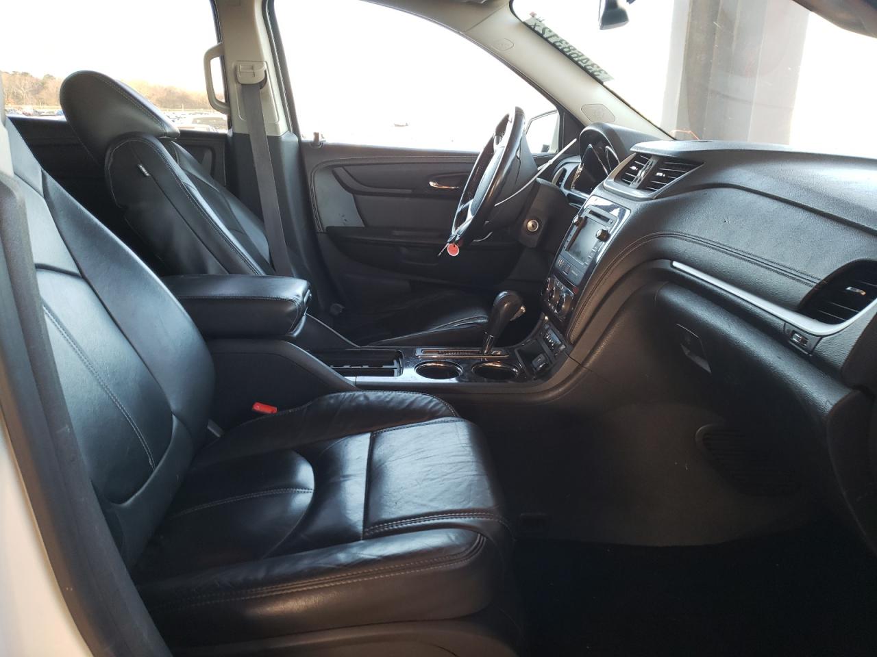 Photo 5 from auction – 2015 CHEVROLET TRAVERSE L with VIN 1GNKVHKD0FJ213159