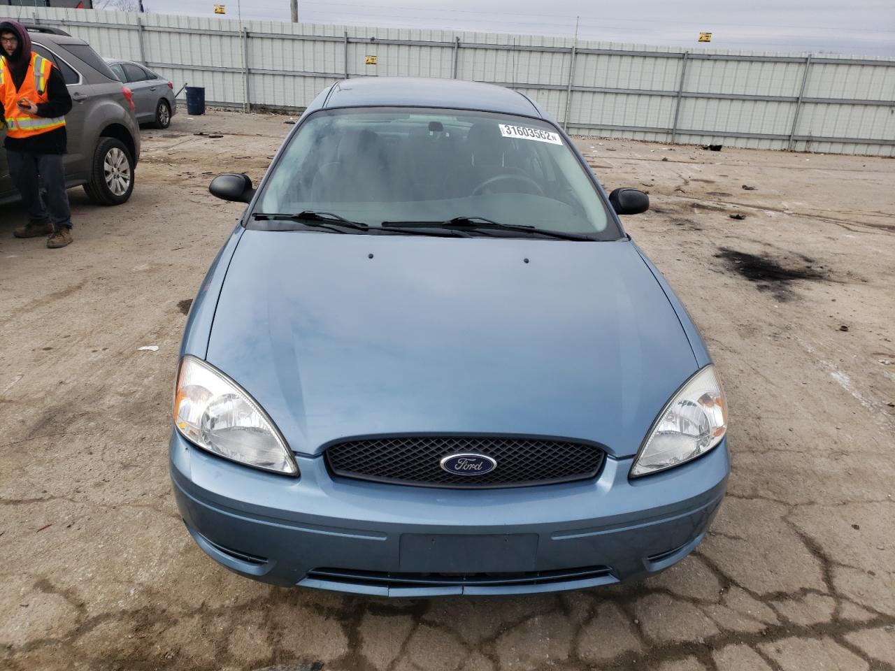 Photo 9 from auction – 2005 FORD TAURUS SE with VIN 1FAFP53U35A244525