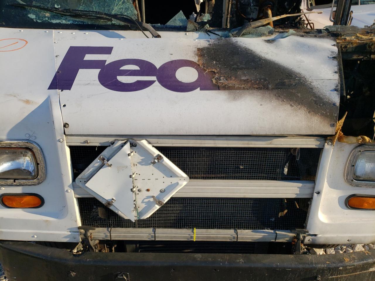 Photo 7 from auction – 2001 FREIGHTLINER CHASSIS M with VIN 4UZAANBW81CH52883