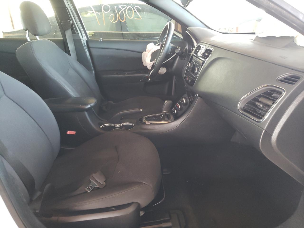 Foto 5 de la subasta – 2013 CHRYSLER 200 LX con VIN 1C3CCBAG9DN590028