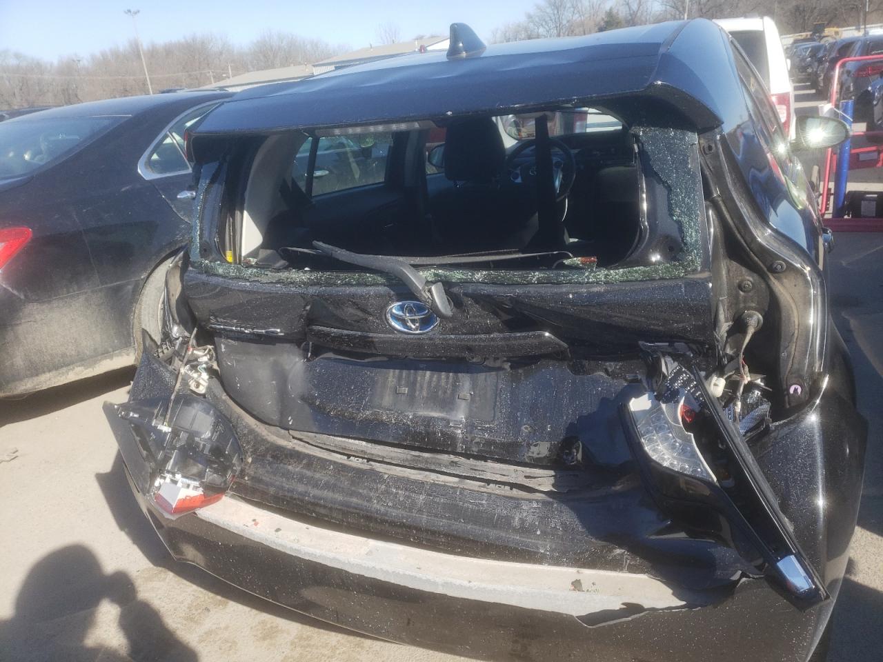 Photo 9 from auction – 2016 TOYOTA PRIUS C with VIN JTDKDTB35G1115770