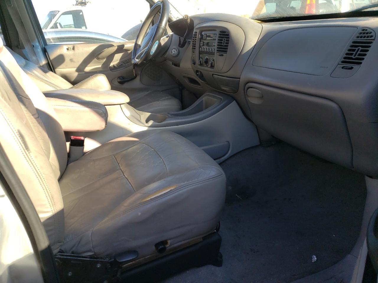 Photo 5 from auction – 1997 FORD EXPEDITION with VIN 1FMFU18L4VLC17913