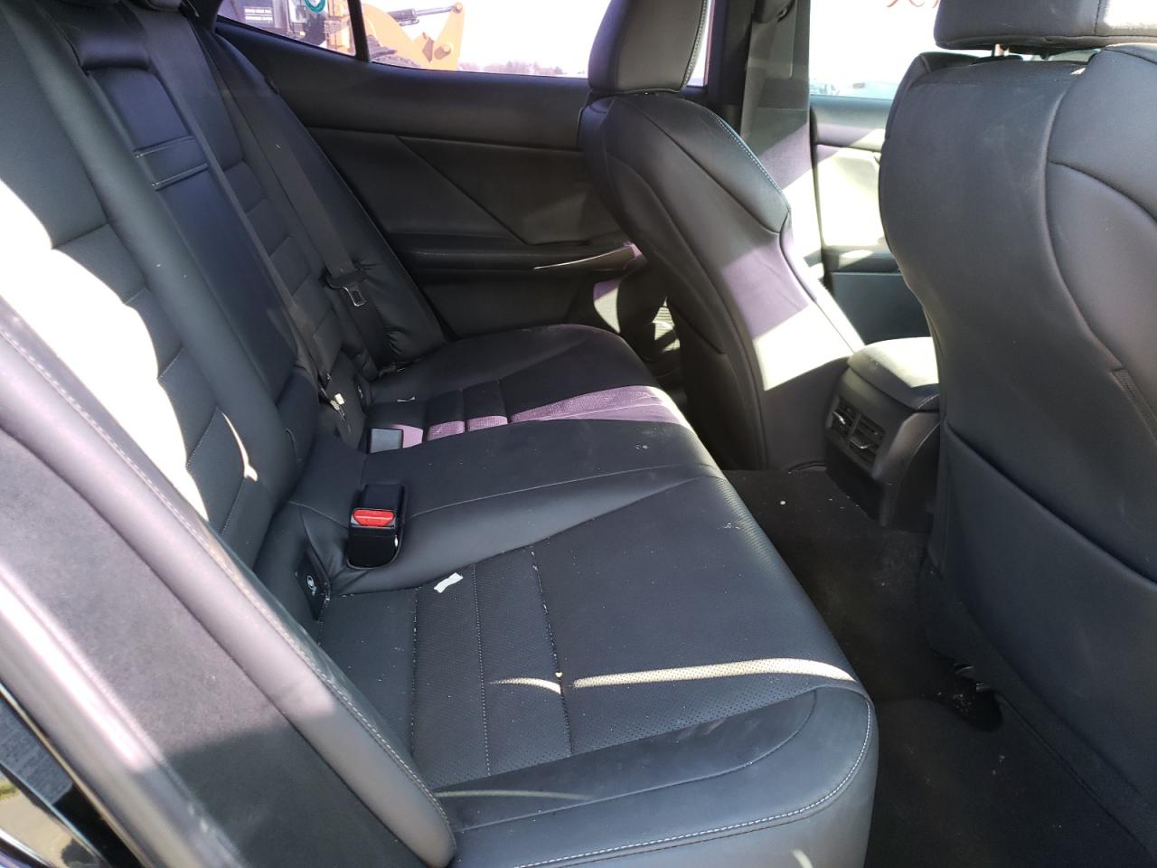 Photo 6 from auction – 2016 LEXUS IS 200T with VIN JTHBA1D21G5035973