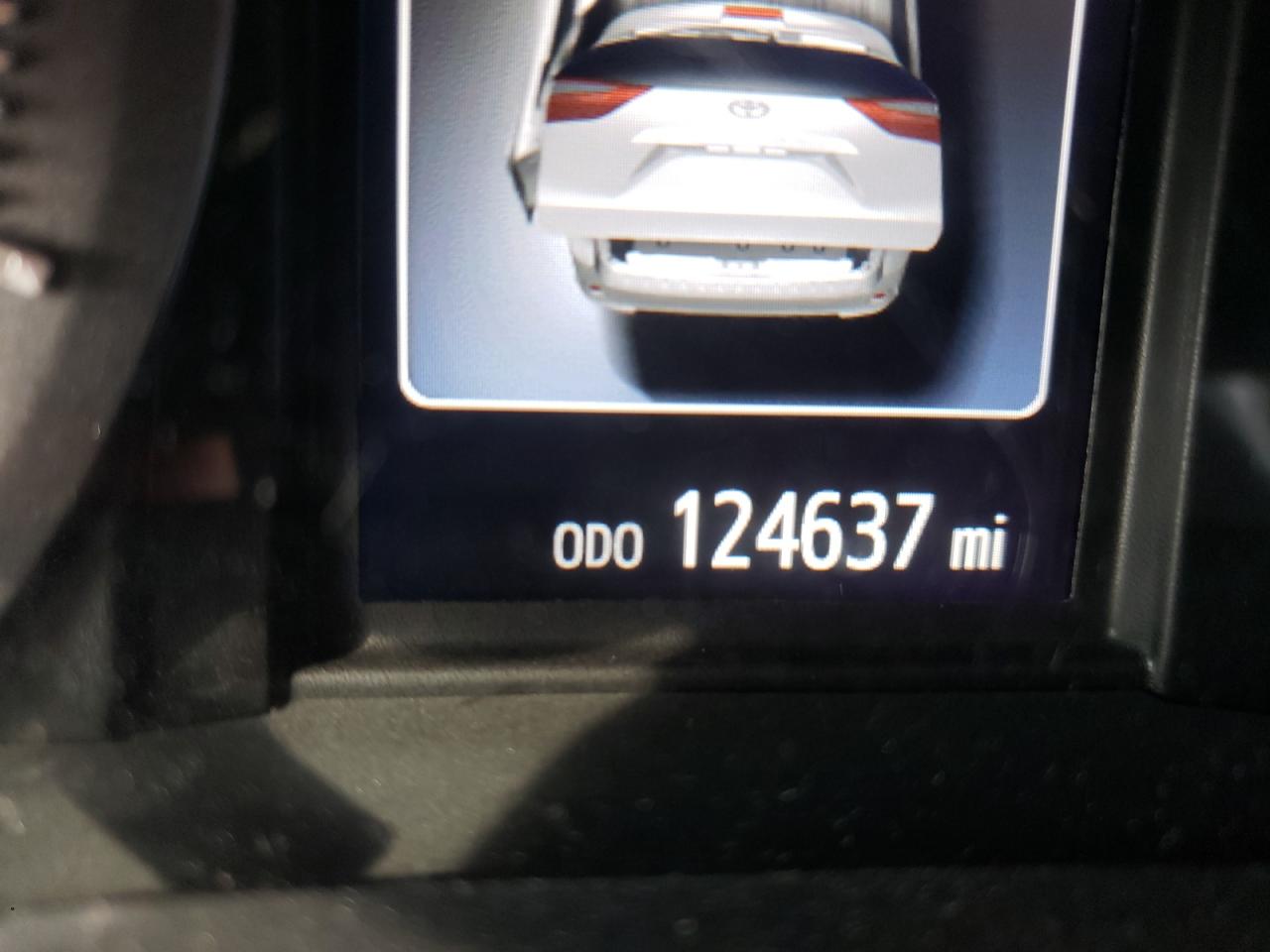 Photo 8 from auction – 2015 TOYOTA SIENNA XLE with VIN 5TDYK3DC7FS575477