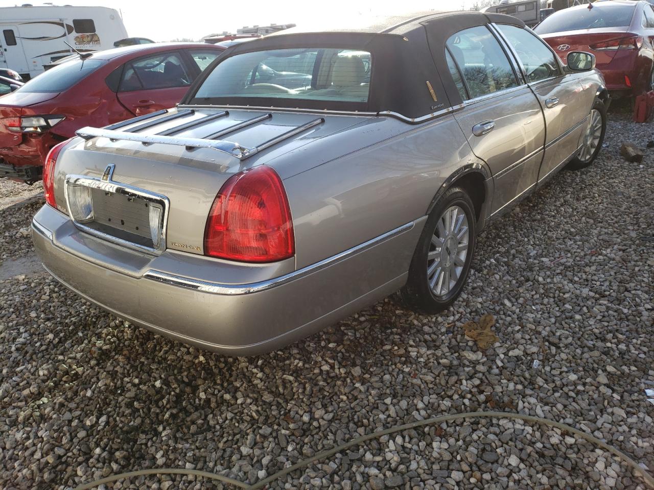 Photo 4 from auction – 2003 LINCOLN TOWN CAR E with VIN 1LNHM81W53Y645611