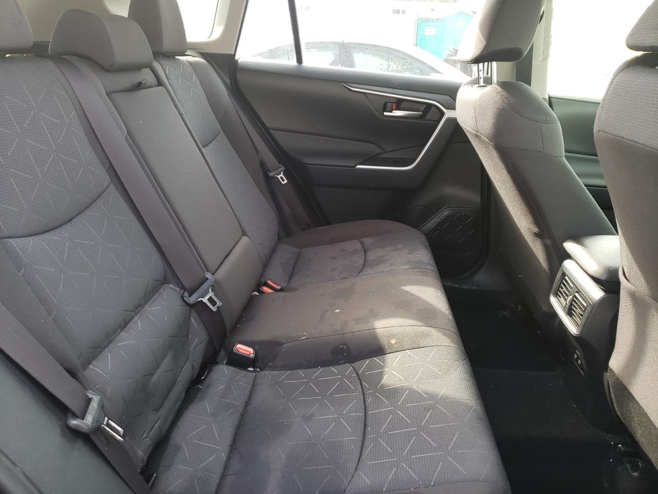 Photo 6 from auction – 2020 TOYOTA RAV4 XLE with VIN JTMP1RFVXLD060996