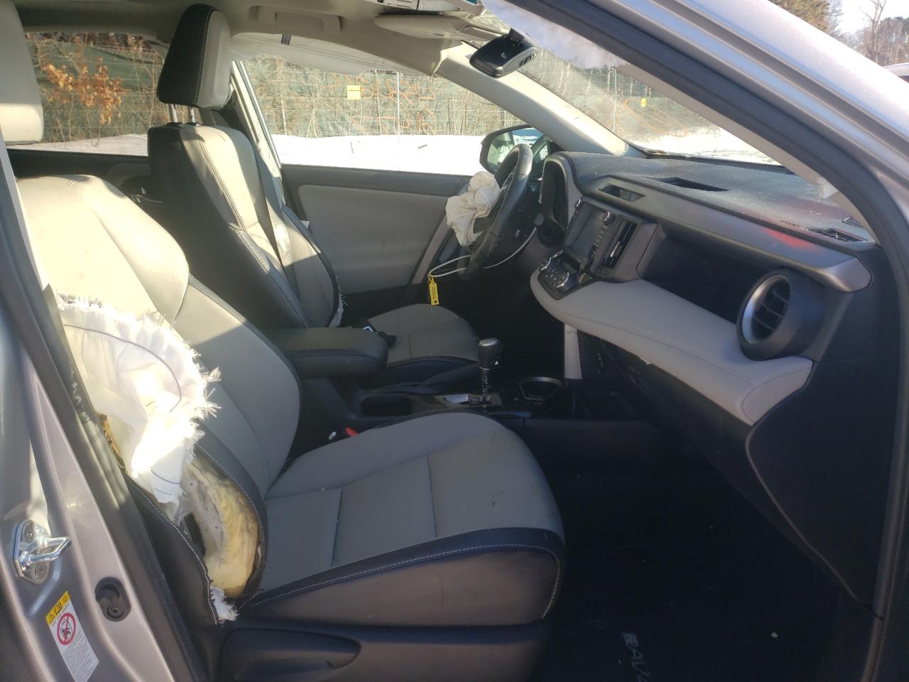 Photo 5 from auction – 2018 TOYOTA RAV4 LIMIT with VIN 2T3DFREV2JW725721