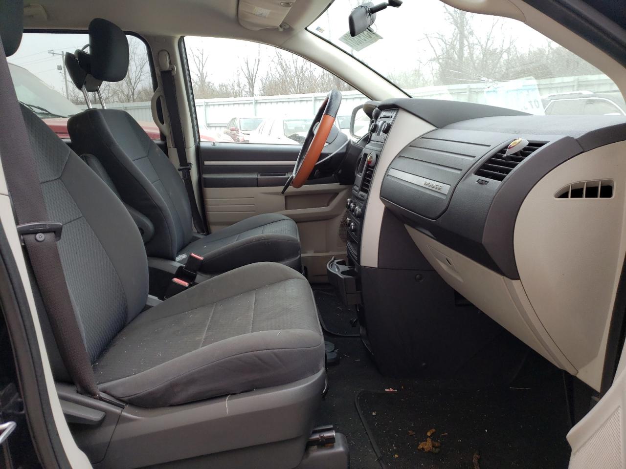 Photo 5 from auction – 2010 DODGE GRAND CARA with VIN 2D4RN3D10AR488101