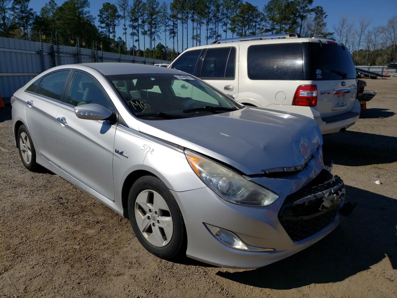 HYUNDAI SONATA HYB 2011 with VIN KMHEC4A48BA002464 - Photo from auction