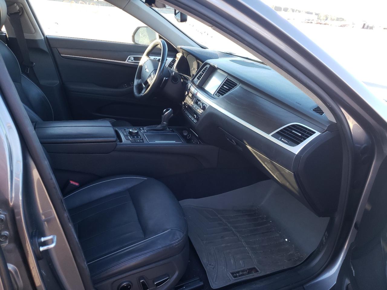 Photo 5 from auction – 2016 HYUNDAI GENESIS 3. with VIN KMHGN4JE3GU127776