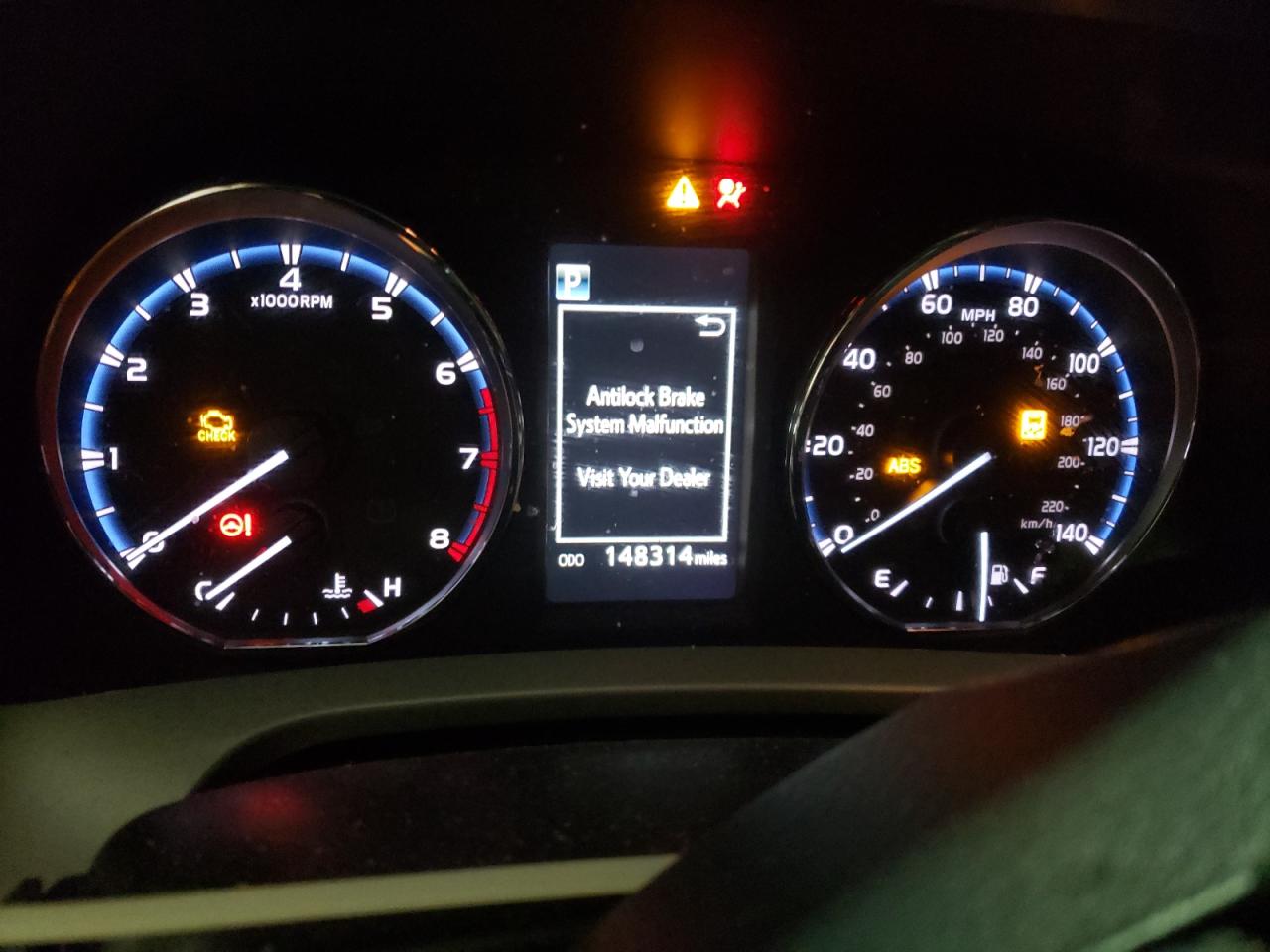 Photo 8 from auction – 2016 TOYOTA RAV4 XLE with VIN 2T3RFREV1GW495359