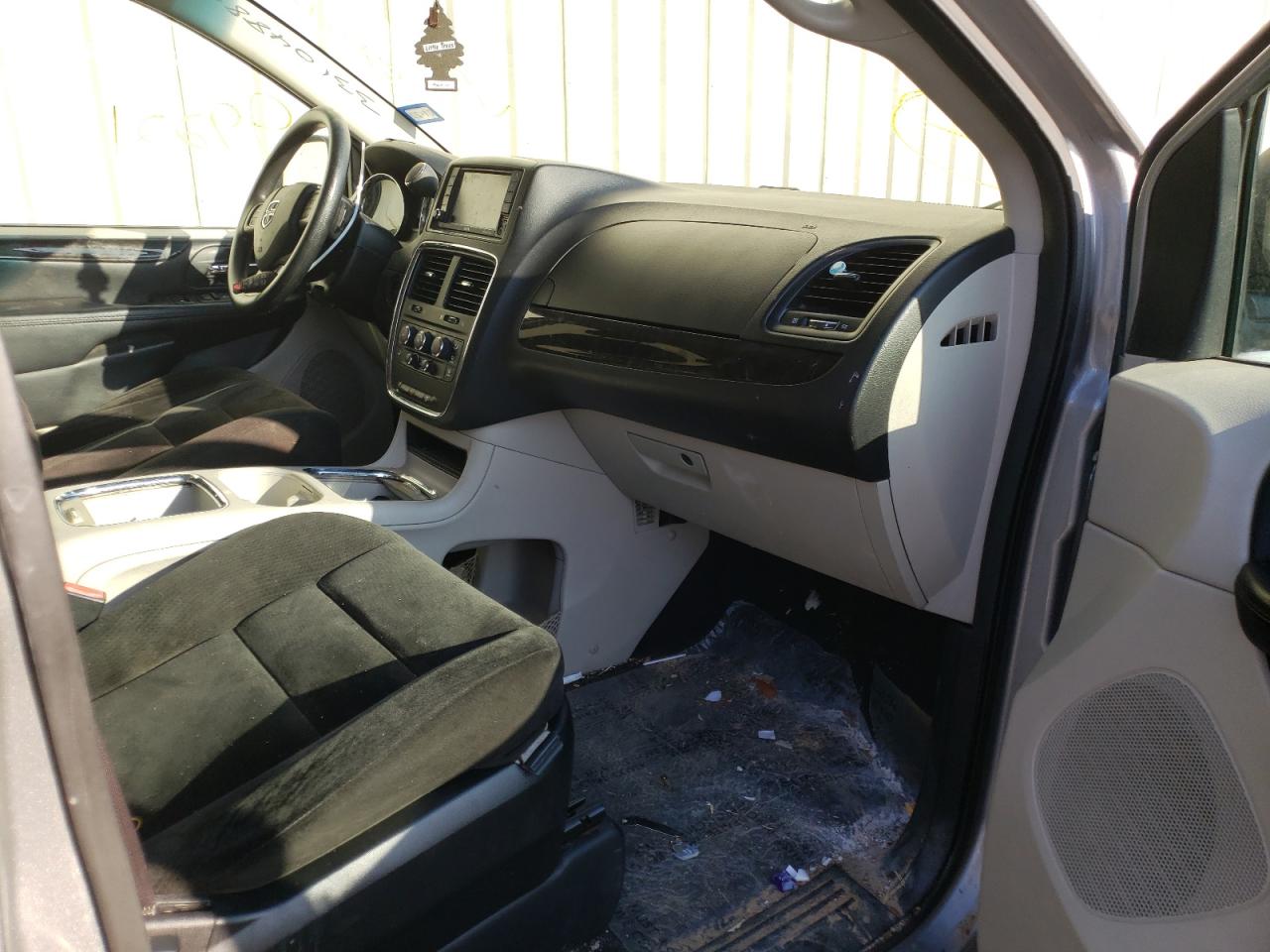 Photo 9 from auction – 2016 DODGE GRAND CARA with VIN 2C4RDGCG1GR257231