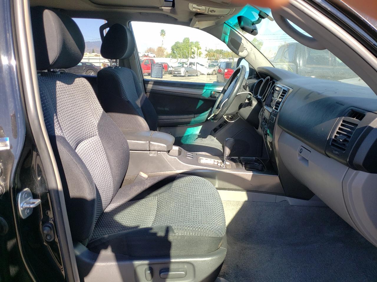 Photo 5 from auction – 2006 TOYOTA 4RUNNER SR with VIN JTEZU14R160082884