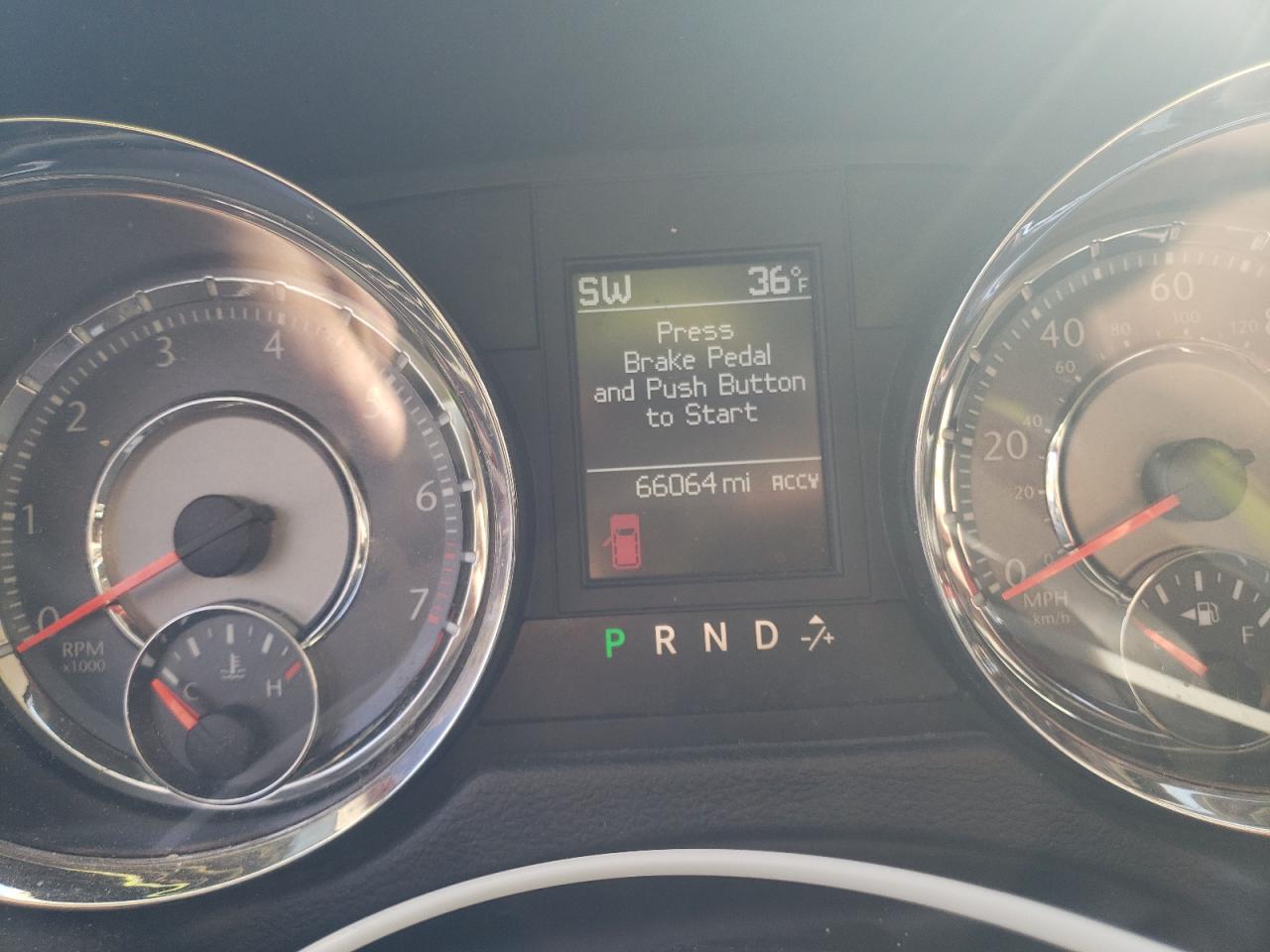 Photo 8 from auction – 2014 CHRYSLER TOWN & COU with VIN 2C4RC1CG1ER142805