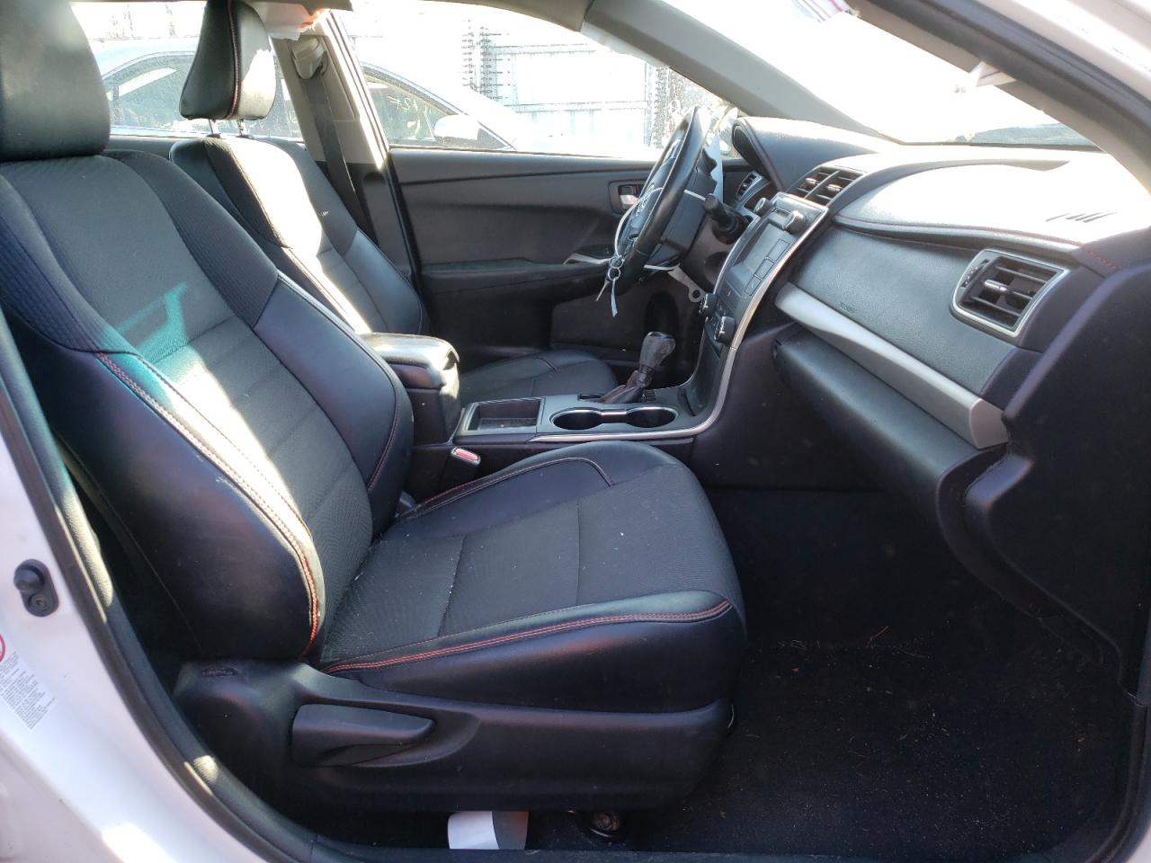 Photo 5 from auction – 2017 TOYOTA CAMRY LE with VIN 4T1BF1FK2HU334018