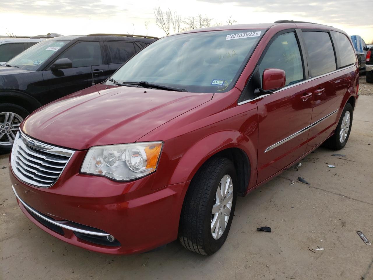 Photo 2 from auction – 2014 CHRYSLER TOWN & COU with VIN 2C4RC1BG0ER325159