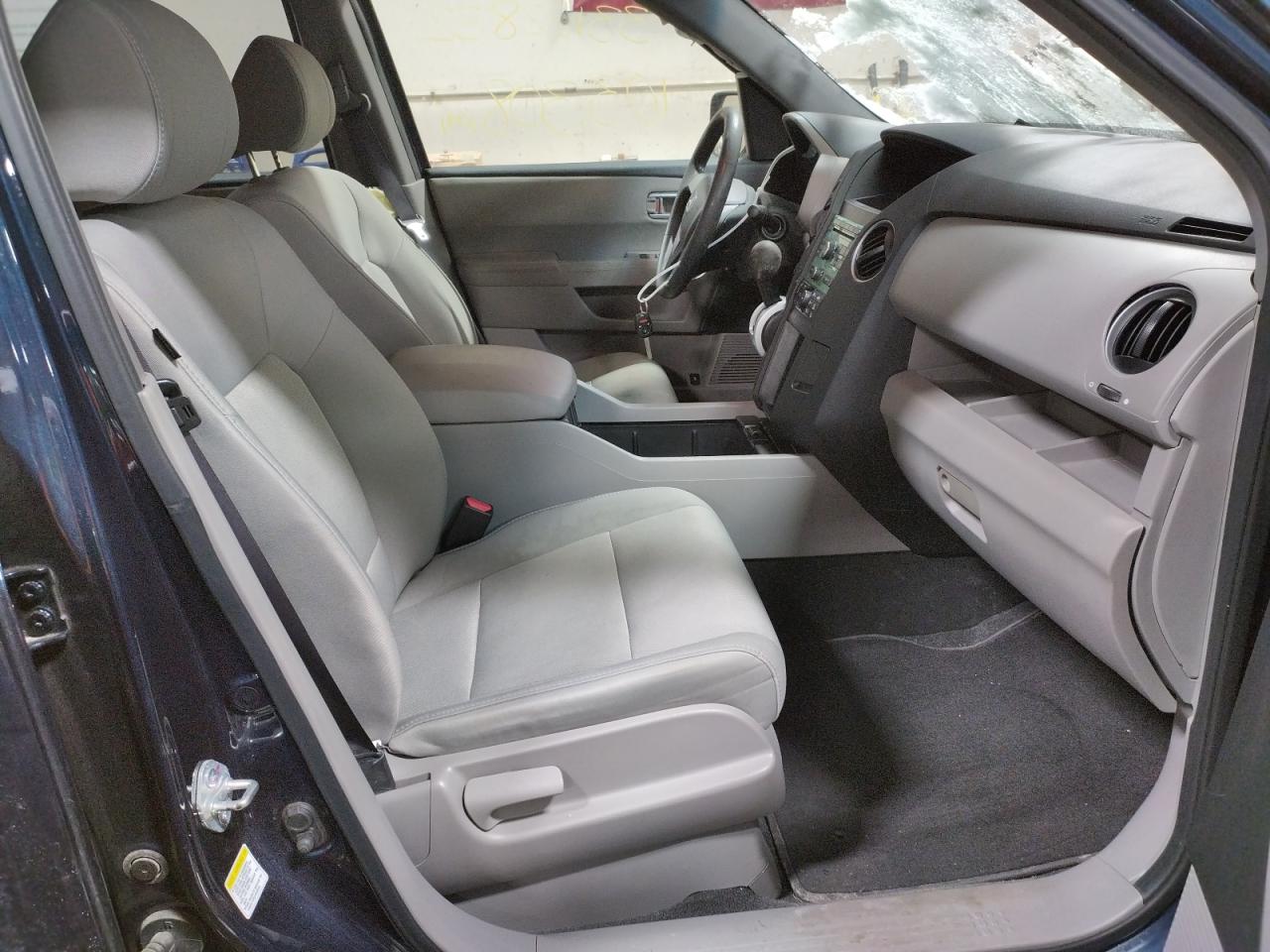 Photo 5 from auction – 2011 HONDA PILOT LX with VIN 5FNYF4H23BB036980