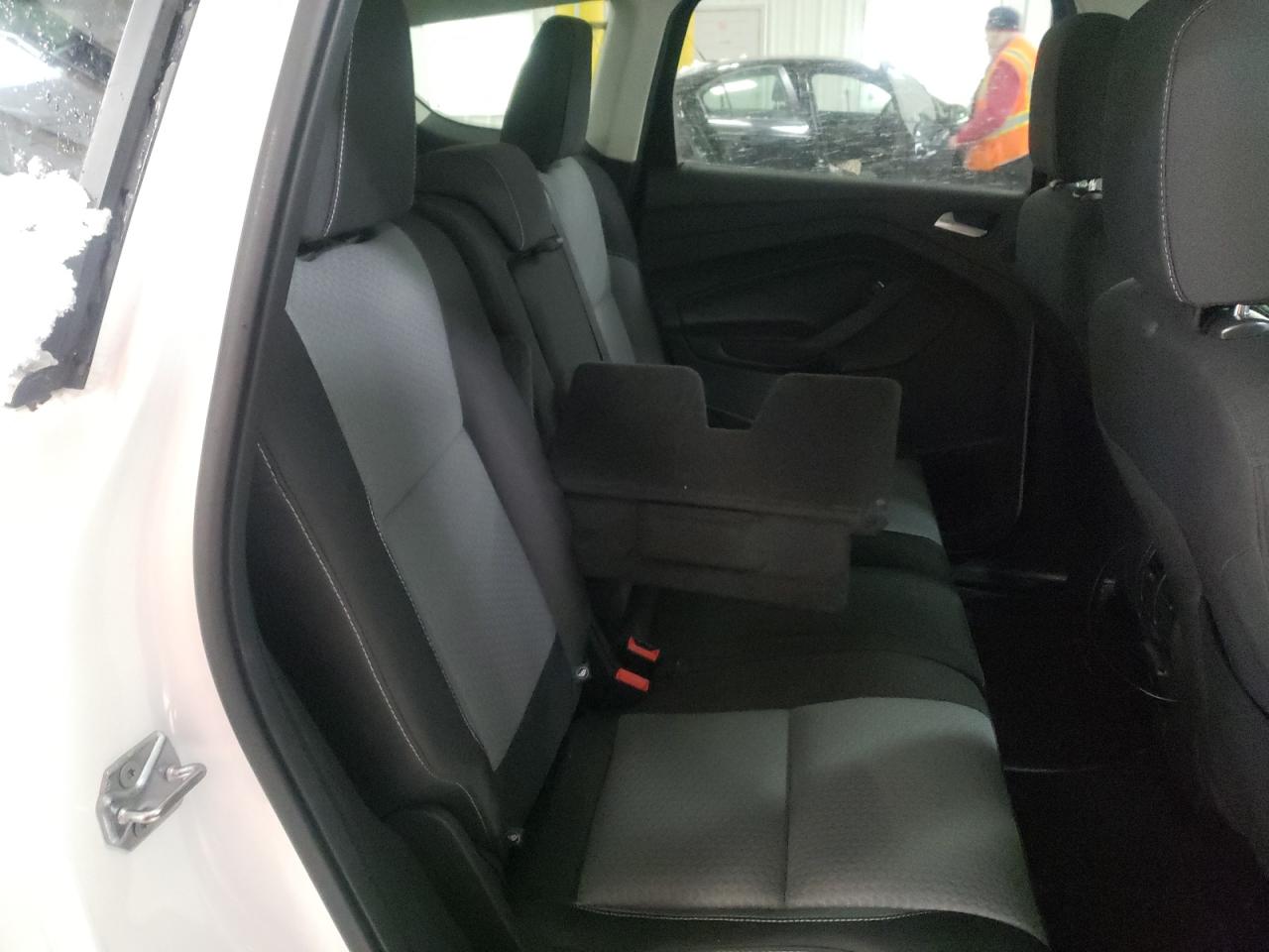 Photo 6 from auction – 2017 FORD ESCAPE SE with VIN 1FMCU0GD3HUC21019
