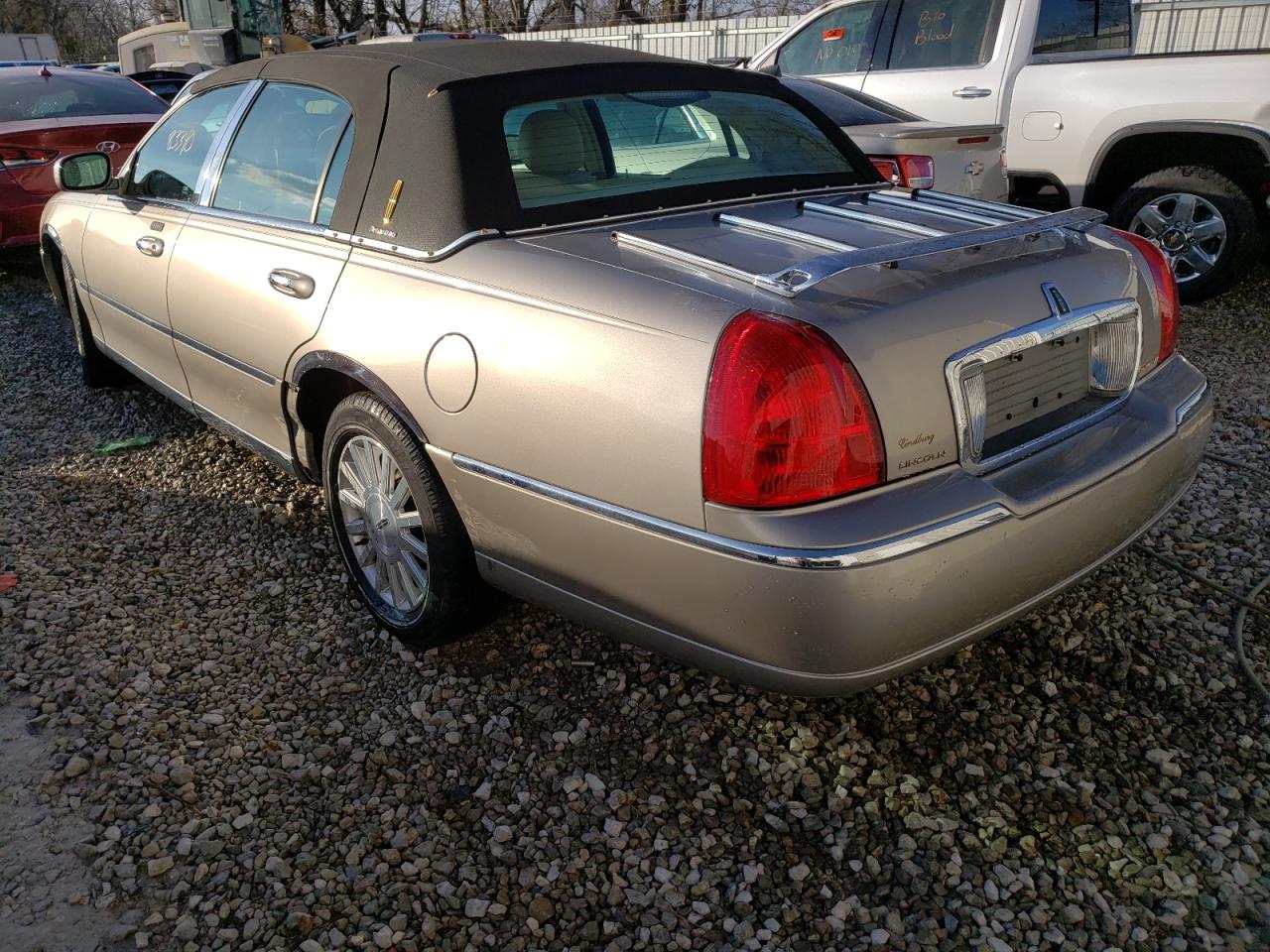 Photo 3 from auction – 2003 LINCOLN TOWN CAR E with VIN 1LNHM81W53Y645611