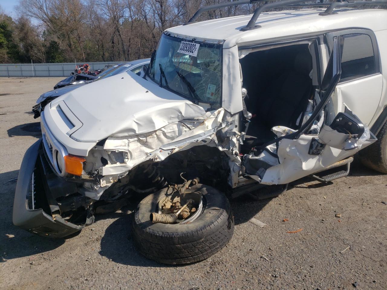 Photo 9 from auction – 2011 TOYOTA FJ CRUISER with VIN JTEZU4BF7BK011469