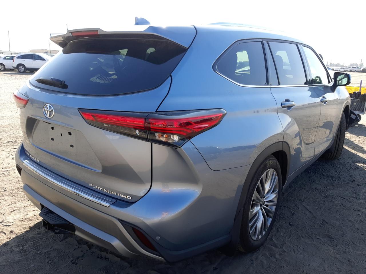 Photo 4 from auction – 2021 TOYOTA HIGHLANDER with VIN 5TDFZRBH1MS137457