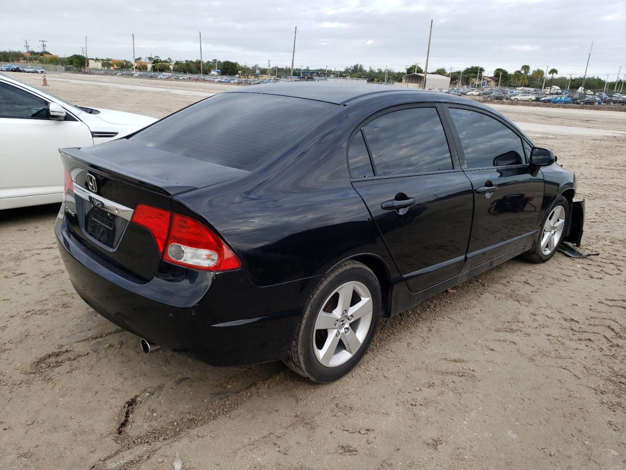 Photo 4 from auction – 2011 HONDA CIVIC LX-S with VIN 19XFA1F62BE004019