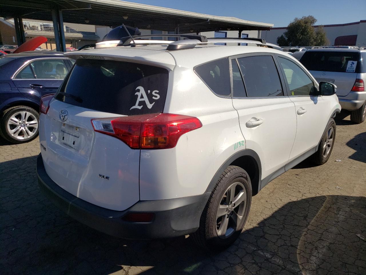 Photo 4 from auction – 2015 TOYOTA RAV4 XLE with VIN JTMWFREV4FD070202