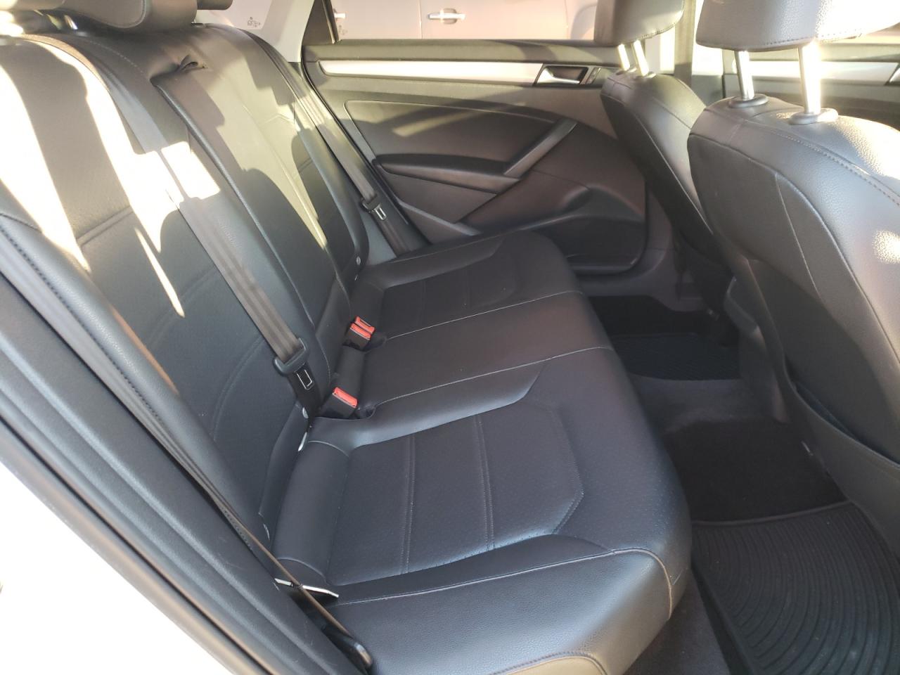 Photo 6 from auction – 2015 VOLKSWAGEN PASSAT S with VIN 1VWAT7A30FC043366