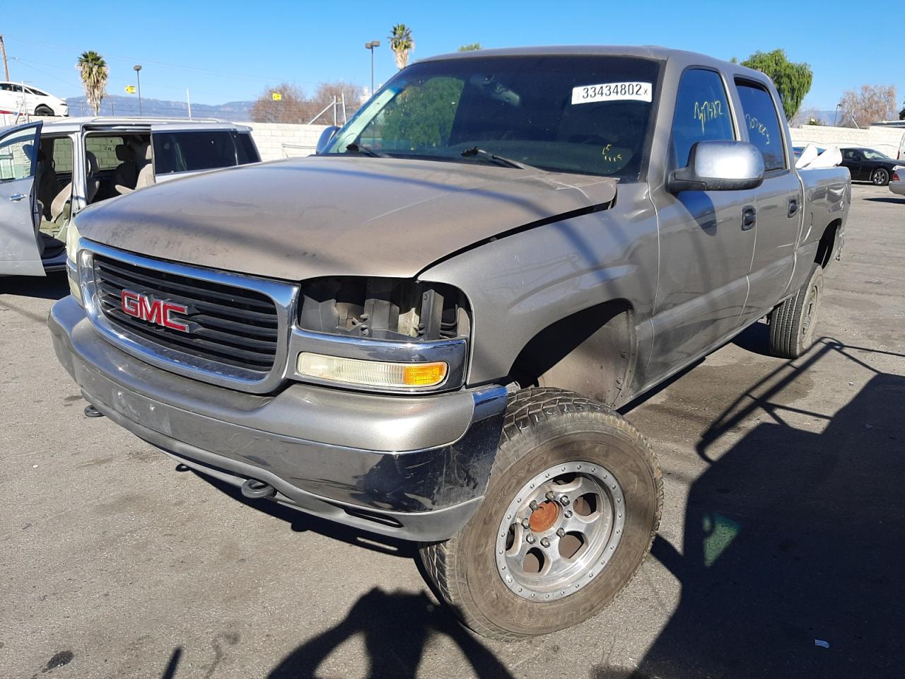 Photo 2 from auction – 2002 GMC SIERRA C15 with VIN 1GTGC13U22F238460
