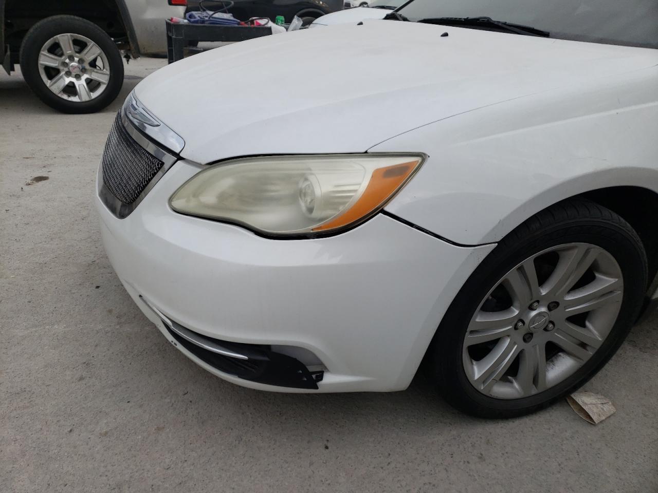 Photo 9 from auction – 2014 CHRYSLER 200 TOURIN with VIN 1C3CCBBB9EN198235
