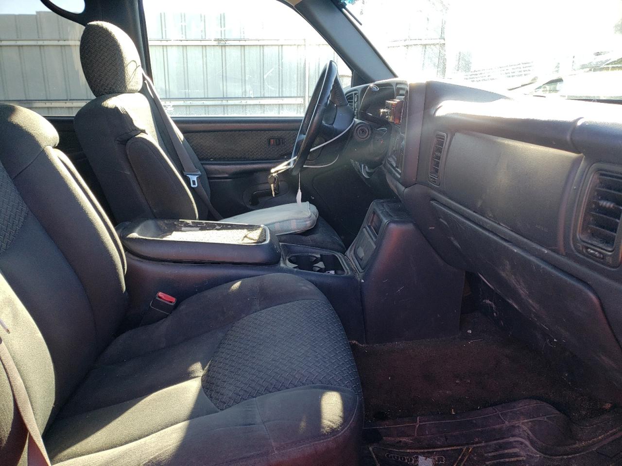 Photo 5 from auction – 2002 CHEVROLET AVALANCHE with VIN 3GNEK13T72G283899