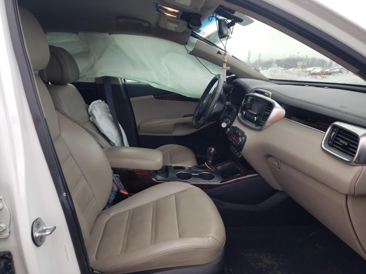 Photo 5 from auction – 2016 KIA SORENTO EX with VIN 5XYPHDA1XGG009721
