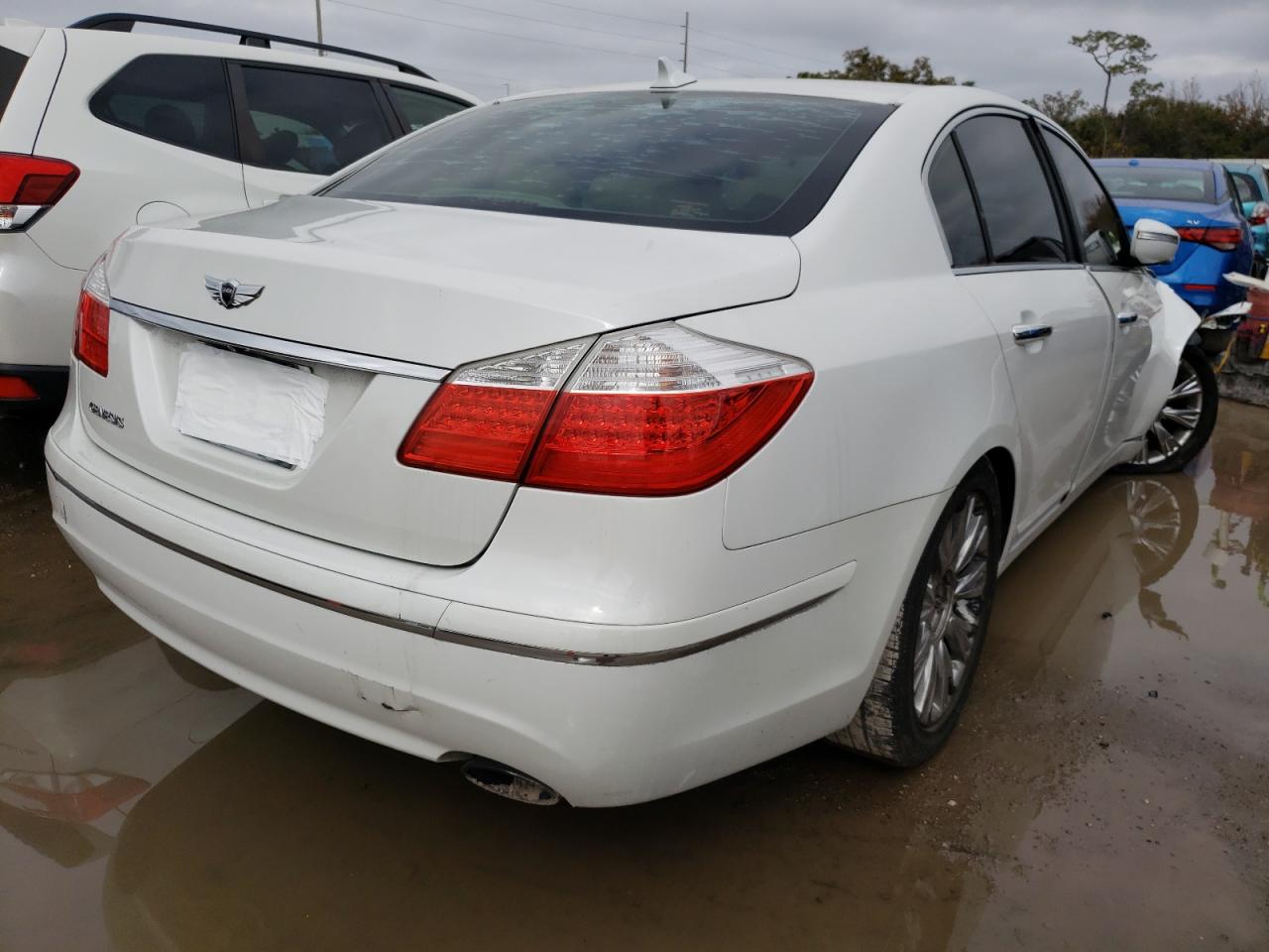 Photo 4 from auction – 2011 HYUNDAI GENESIS 3. with VIN KMHGC4DE7BU143313