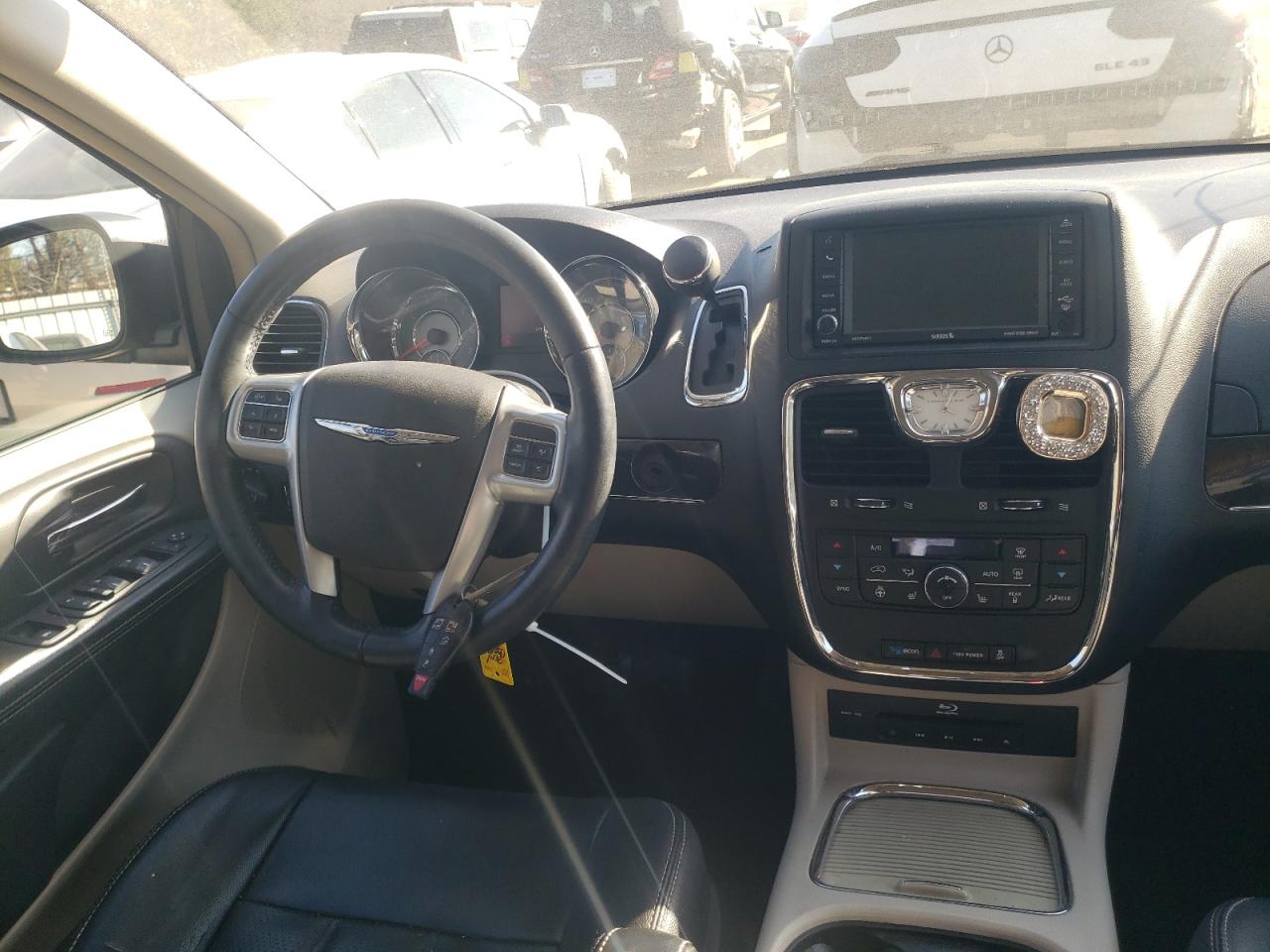 Photo 9 from auction – 2014 CHRYSLER TOWN & COU with VIN 2C4RC1CG1ER142805