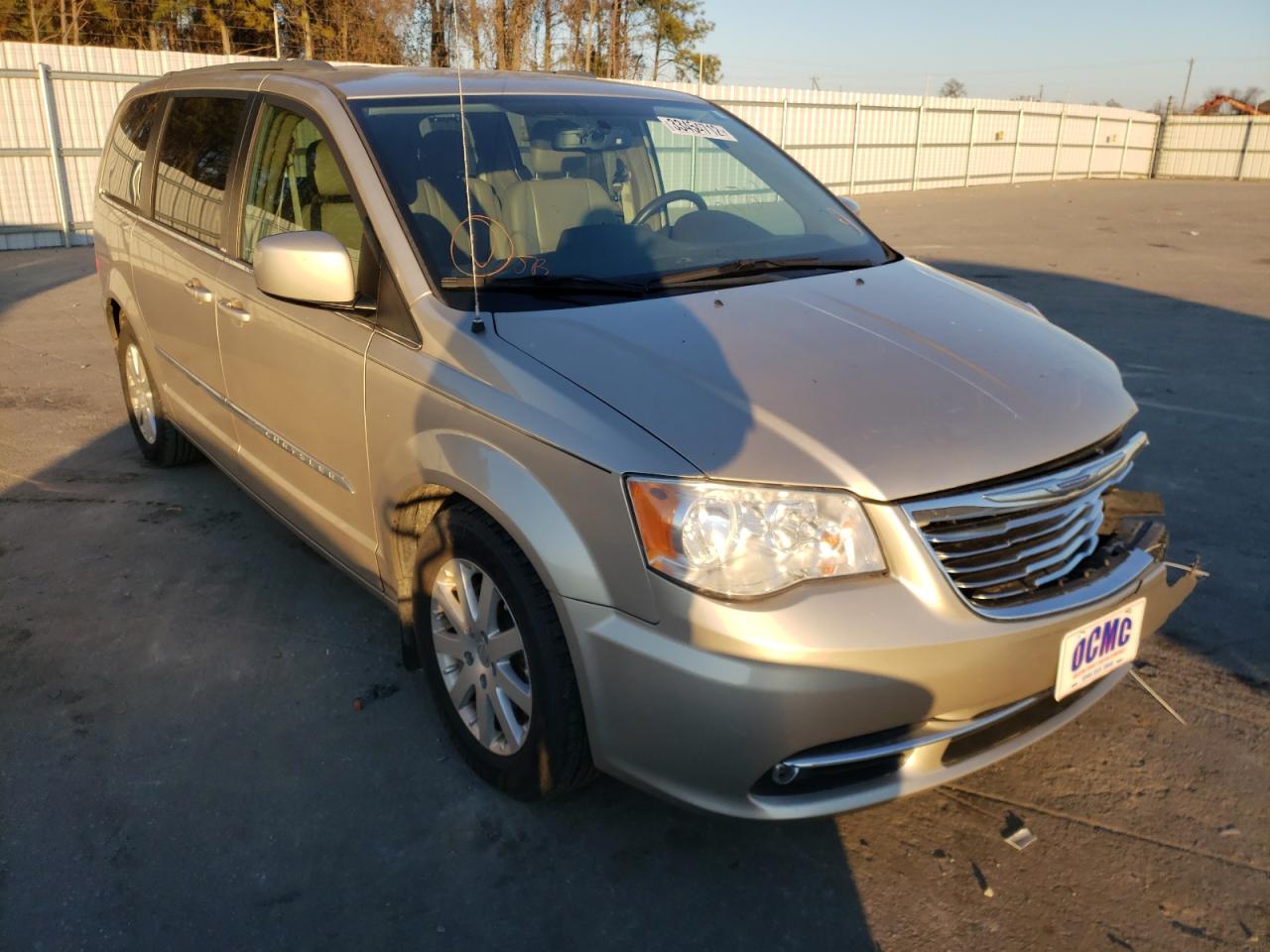CHRYSLER TOWN & COU 2014 with VIN 2C4RC1BG0ER192693 - Photo from auction
