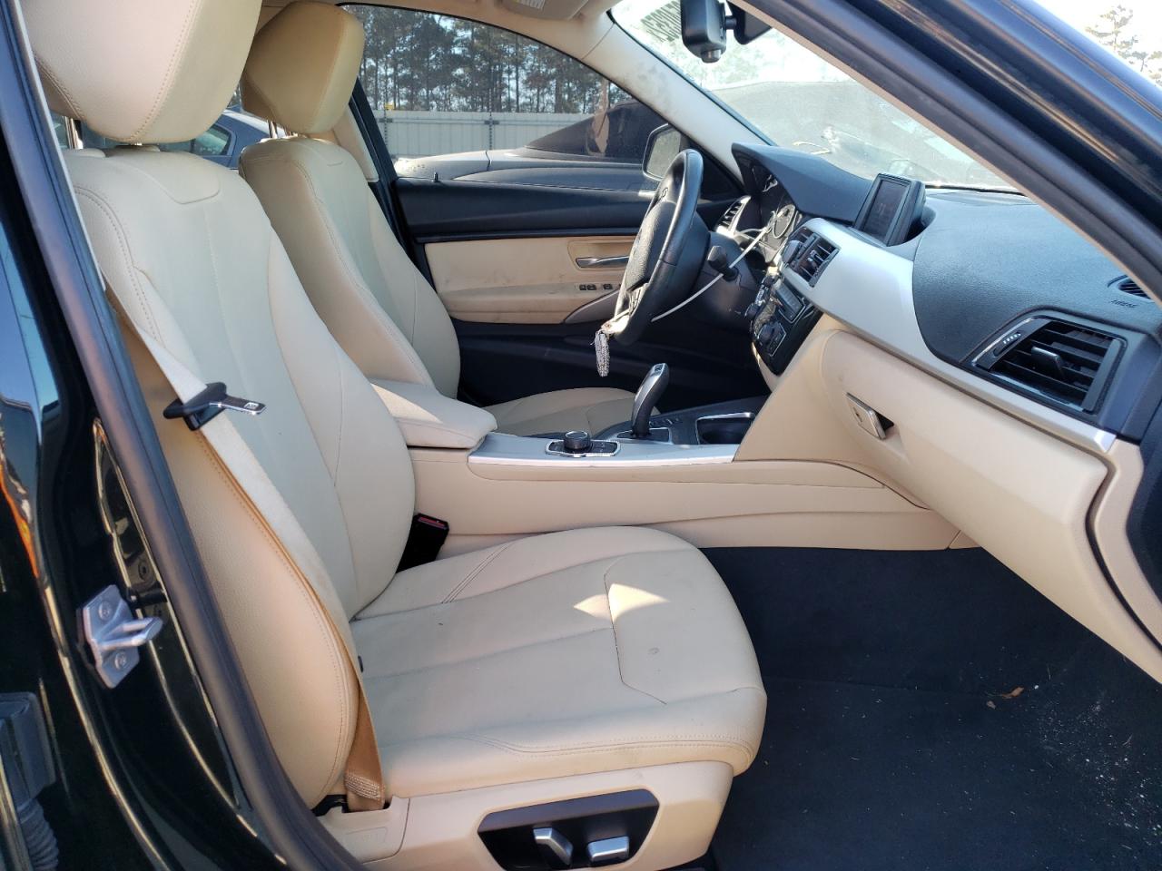 Photo 5 from auction – 2018 BMW 320 I with VIN WBA8A9C52JK623361