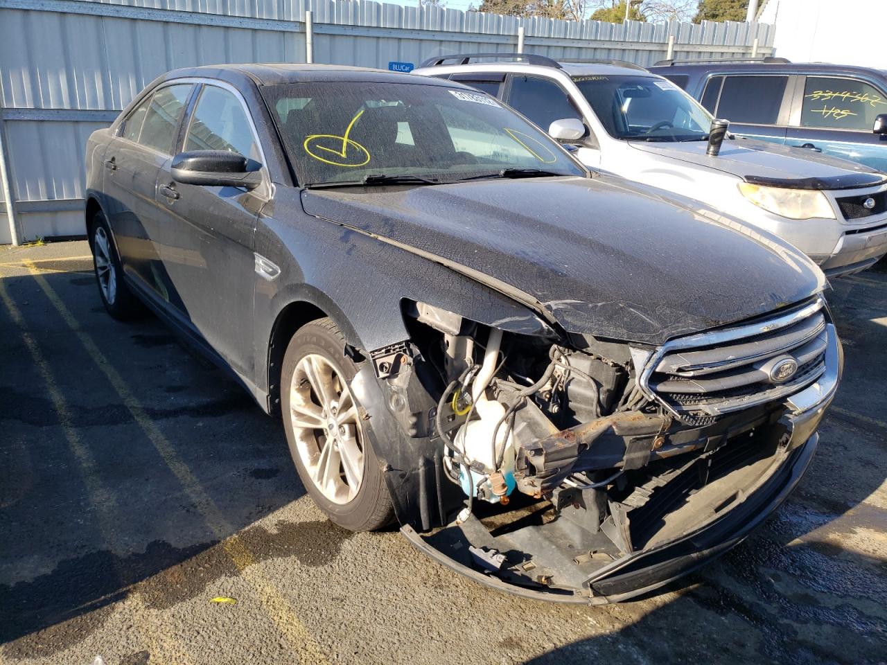 FORD TAURUS SEL 2013 مع رقم تعريف المركبة 1FAHP2E88DG122598 - صورة من المزاد