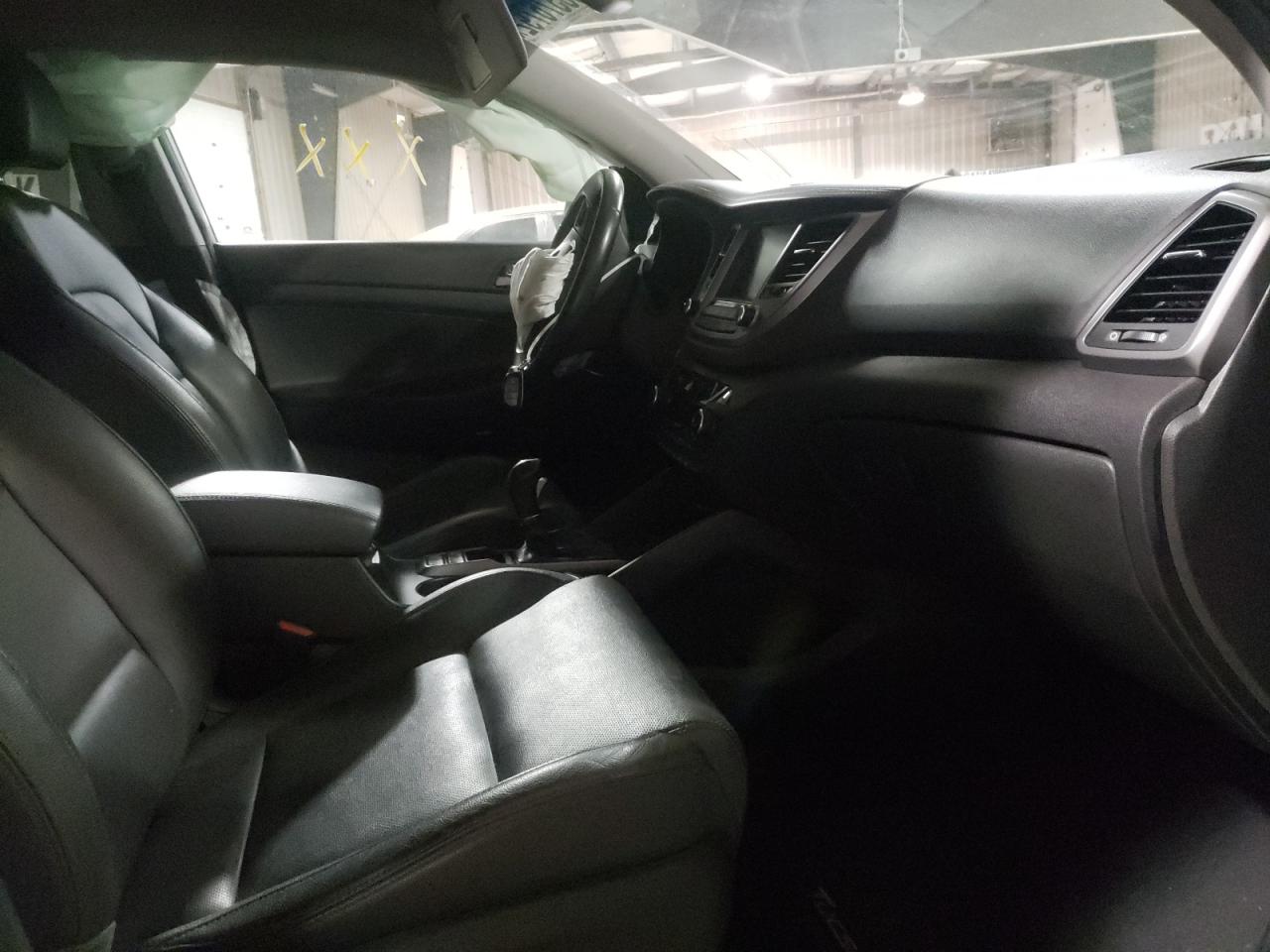 Photo 5 from auction – 2017 HYUNDAI TUCSON LIM with VIN KM8J3CA23HU494822