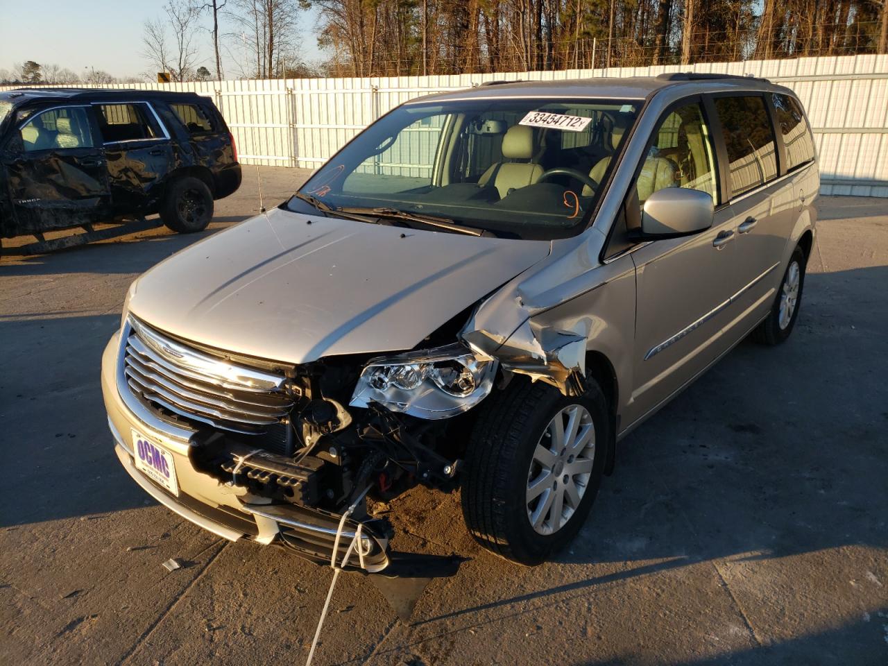 Photo 2 from auction – 2014 CHRYSLER TOWN & COU with VIN 2C4RC1BG0ER192693