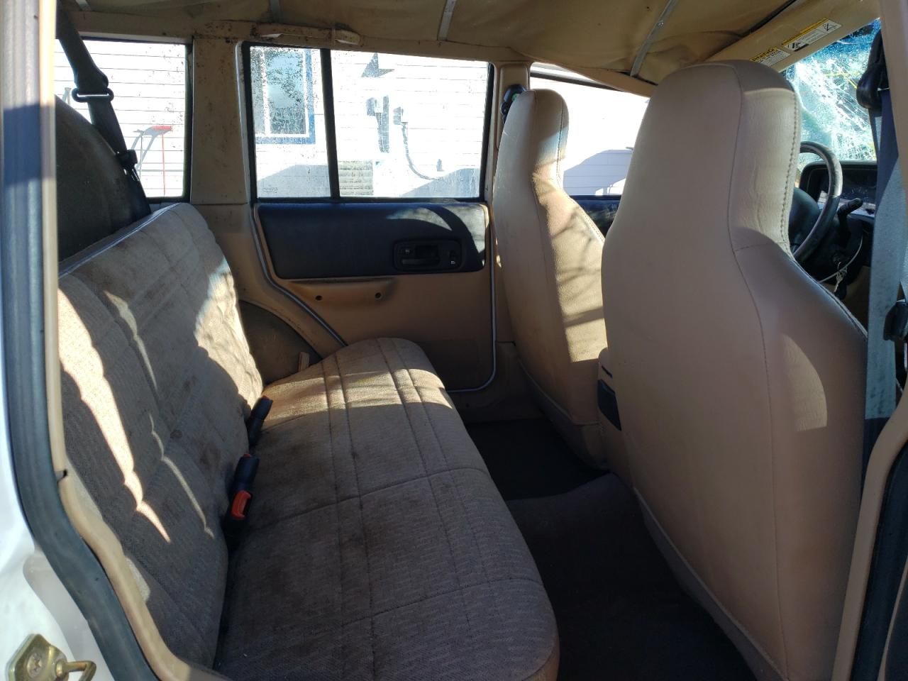 Photo 6 from auction – 2001 JEEP CHEROKEE S with VIN 1J4FF48S31L593580