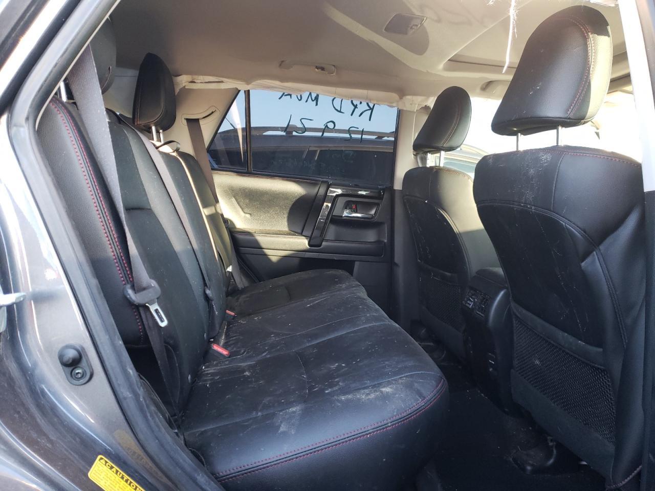 Photo 6 from auction – 2019 TOYOTA 4RUNNER SR with VIN JTEBU5JR6K5692631