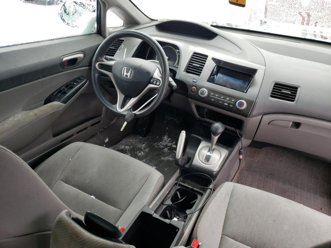 Photo 9 from auction – 2010 HONDA CIVIC LX with VIN 2HGFA1F55AH529698