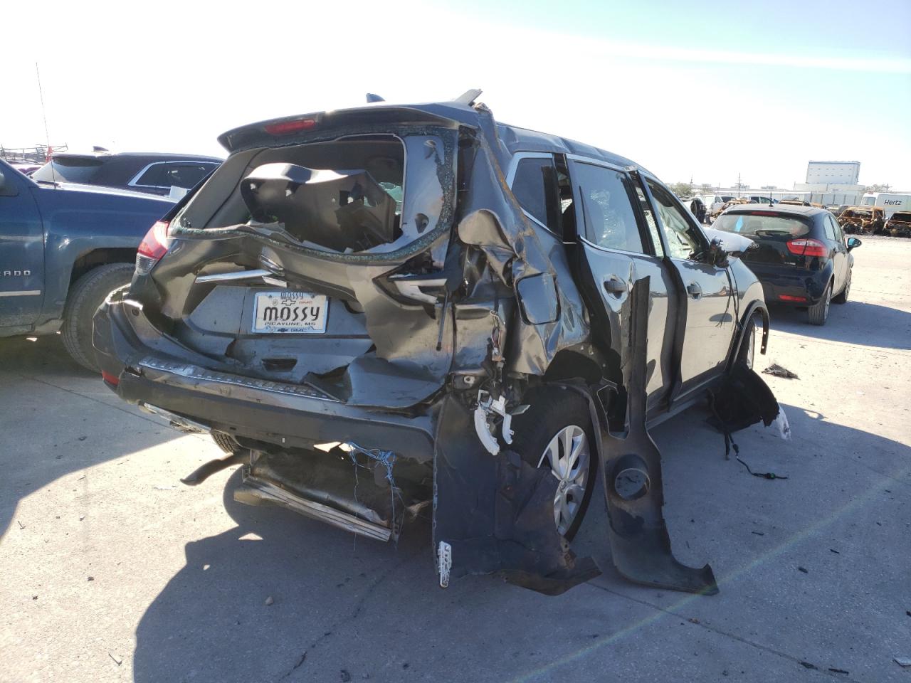 Photo 4 from auction – 2018 NISSAN ROGUE S with VIN 5N1AT2MT2JC728779
