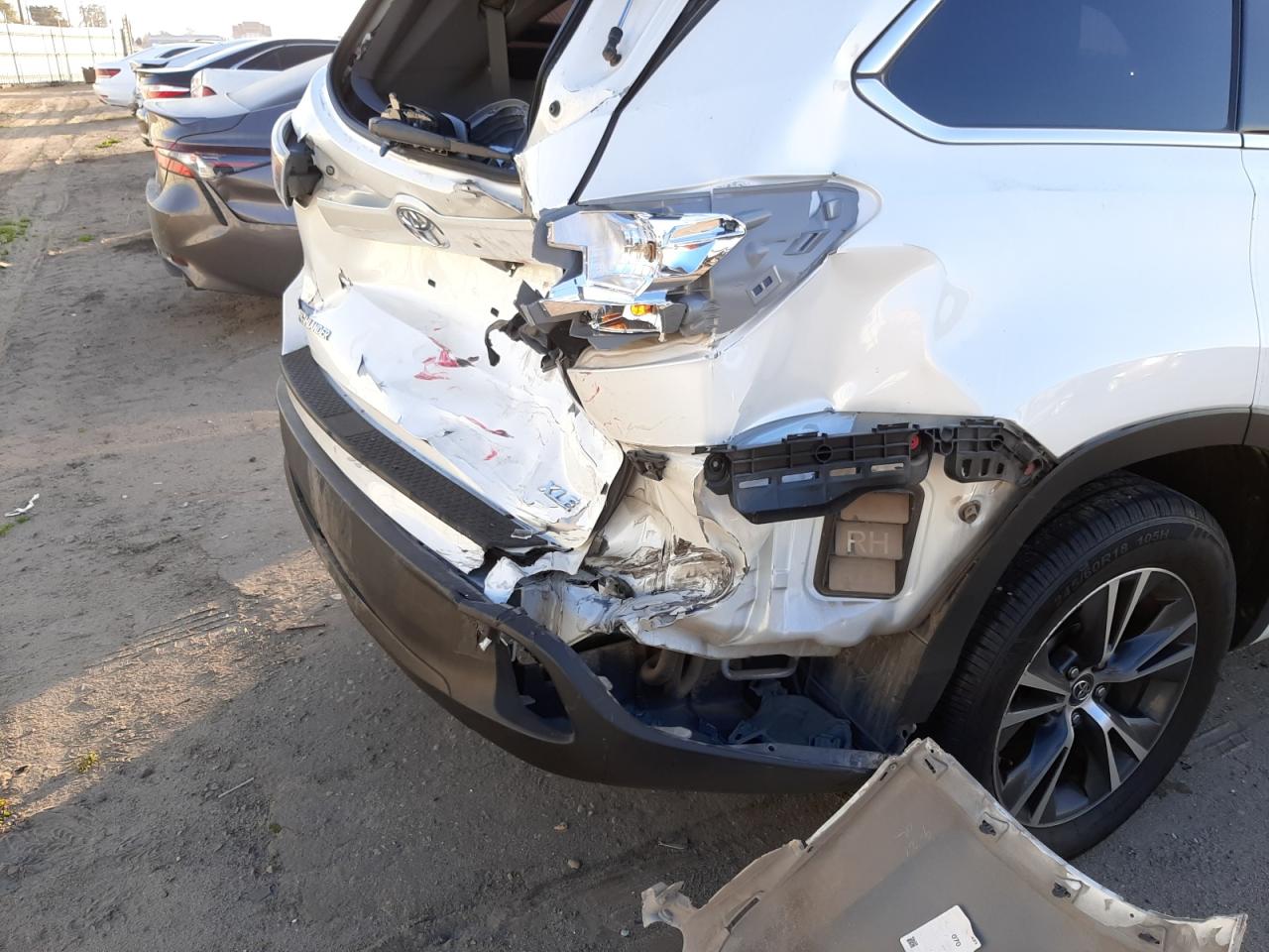 Photo 9 from auction – 2016 TOYOTA HIGHLANDER with VIN 5TDKKRFH8GS178136
