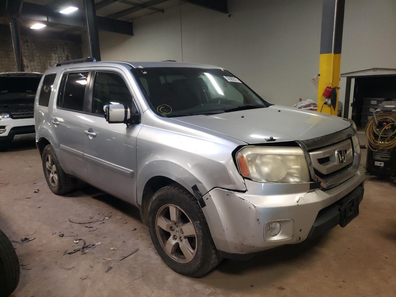 HONDA PILOT EX 2011 with VIN 5FNYF4H4XBB004920 - Photo from auction