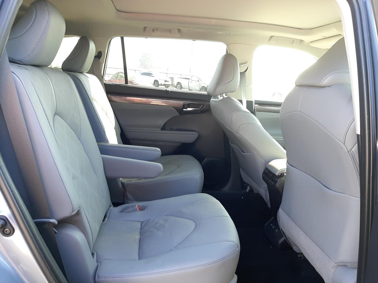 Photo 6 from auction – 2021 TOYOTA HIGHLANDER with VIN 5TDFZRBH1MS137457