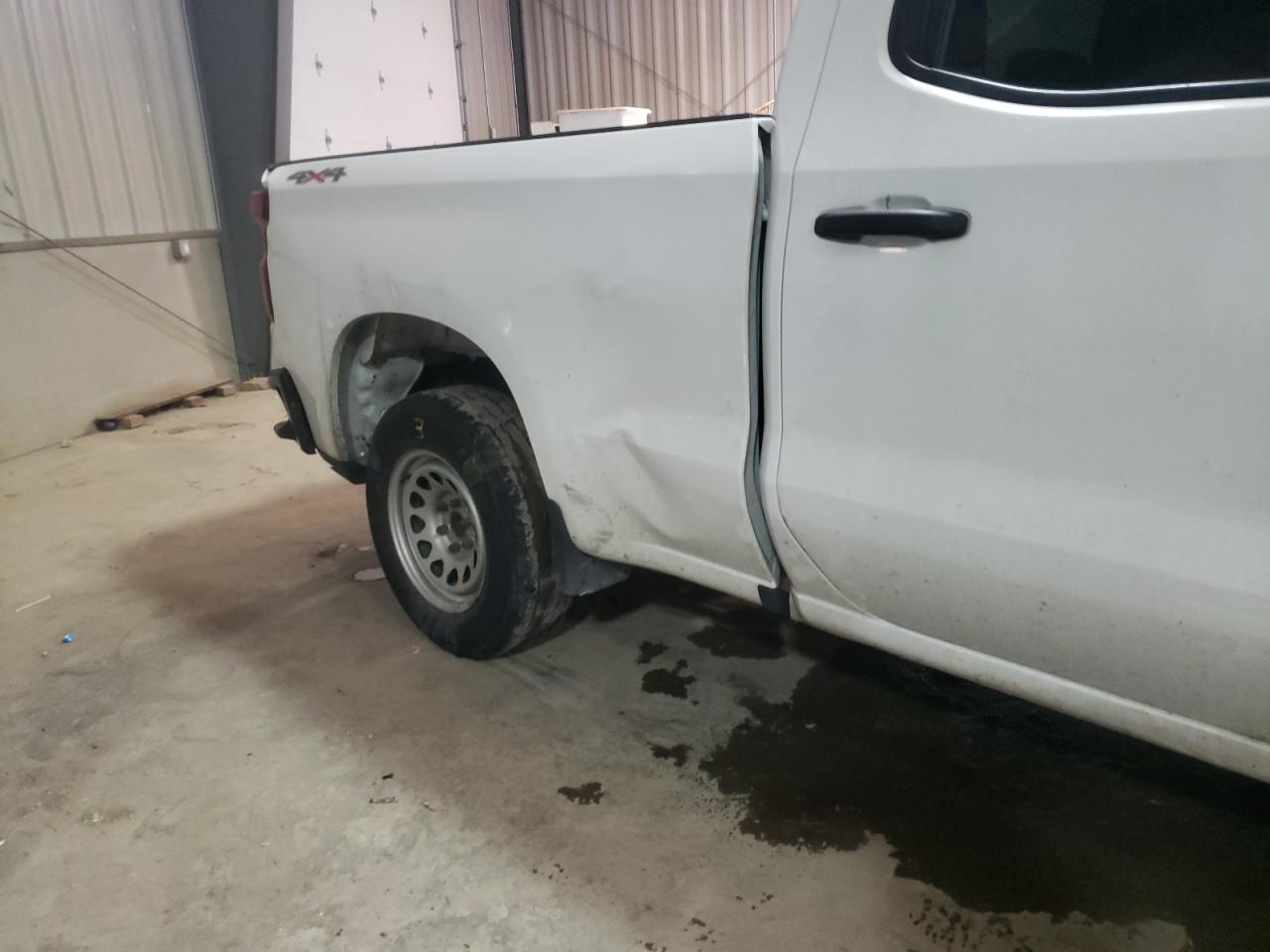 Photo 9 from auction – 2019 CHEVROLET SILVERADO with VIN 1GCRYAEF9KZ364516